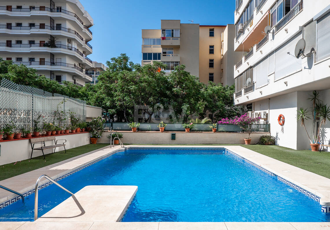 Elegancki Marbella Centre Apartament z basenem, Taras & amp; Licencja turystyczna