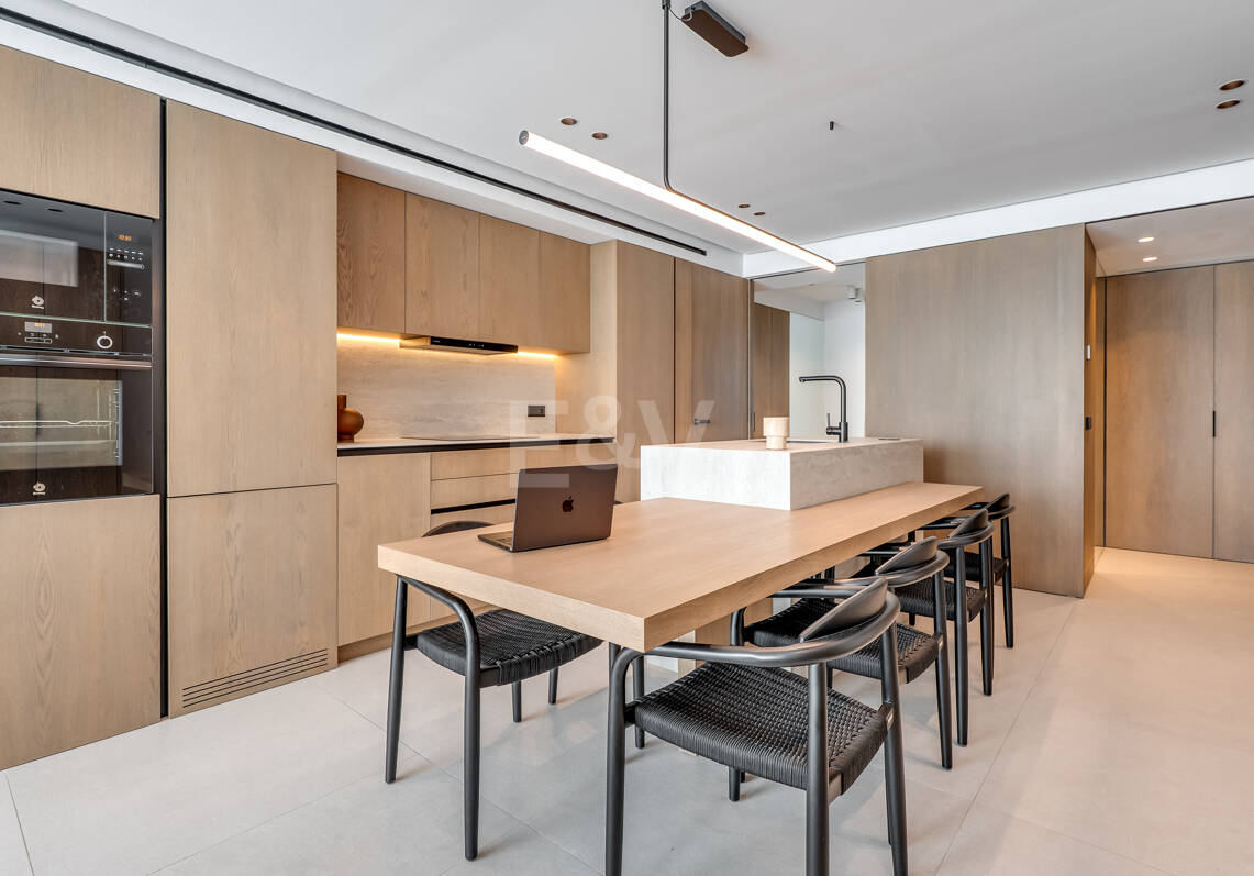 Elegancki Marbella Centre Apartament z basenem, Taras & amp; Licencja turystyczna