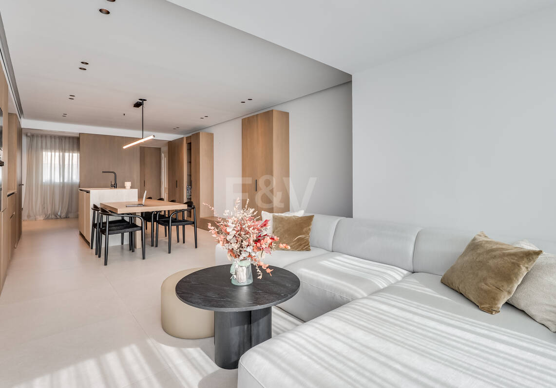 Elegancki Marbella Centre Apartament z basenem, Taras & amp; Licencja turystyczna