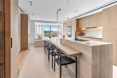 Elegant Apartment with Terrace and Pool in Marbella’s City Centre