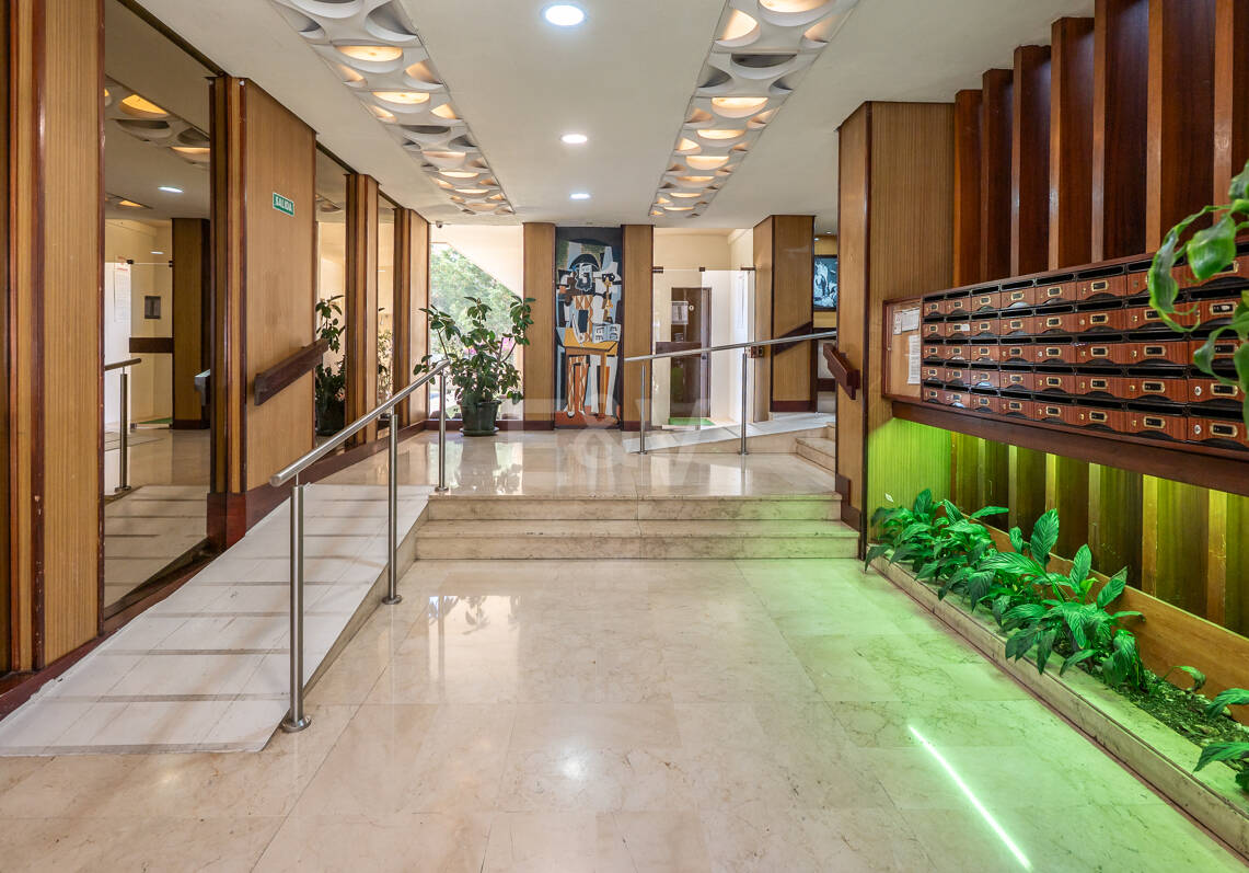 Elegancki Marbella Centre Apartament z basenem, Taras & amp; Licencja turystyczna