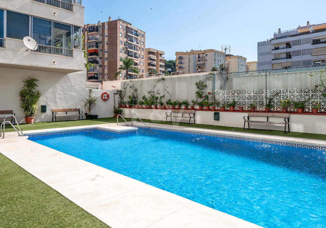 Elegancki Marbella Centre Apartament z basenem, Taras & amp; Licencja turystyczna