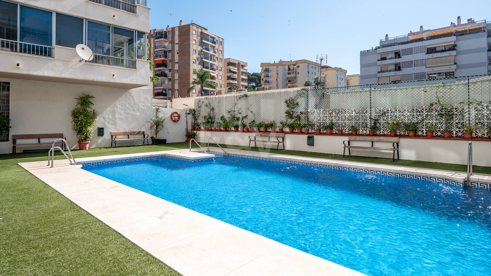 Elegantes Apartment im Zentrum von Marbella mit Pool, Terrasse und touristischer Lizenz