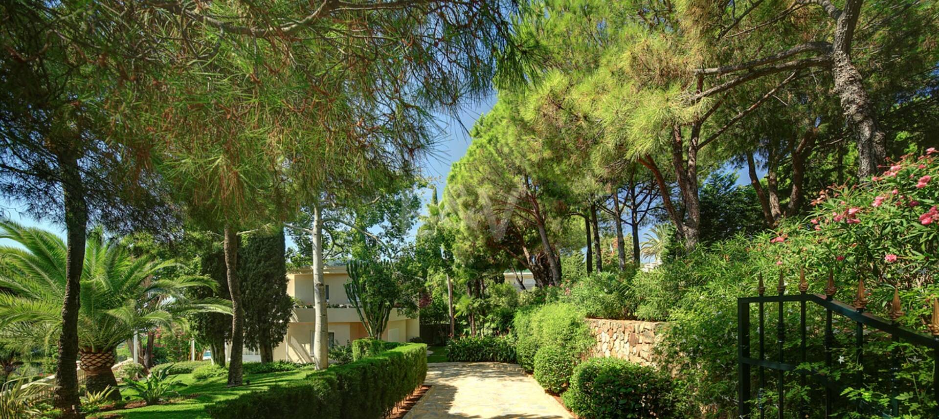 Moderne Villa mit Meerblick in einer privaten Wohnanlage, Rio Real
