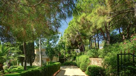 Sea-View Modern Villa in a Private Gated Community, Rio Real