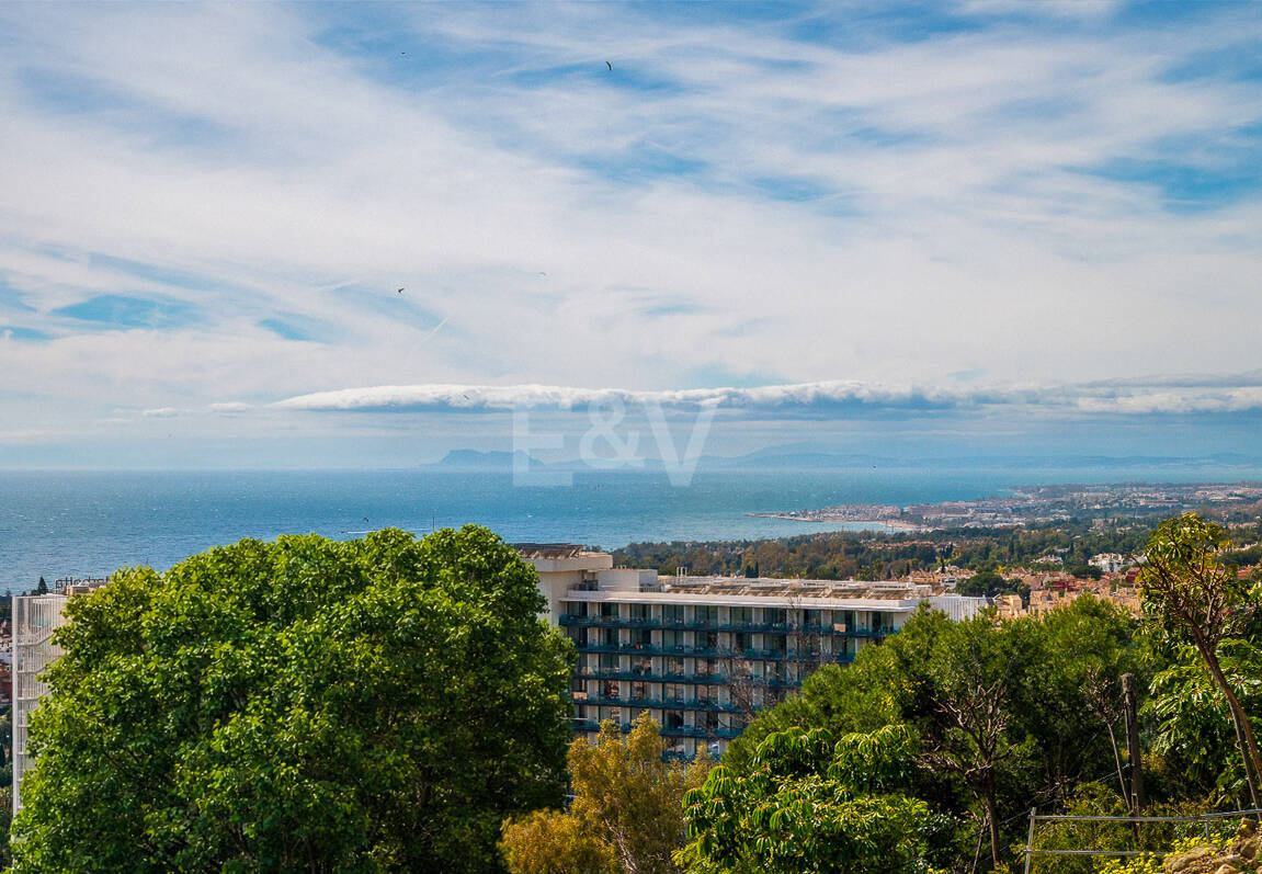 Andalusian Style Villa with Panoramic Sea Views and Private Pool in La Montua