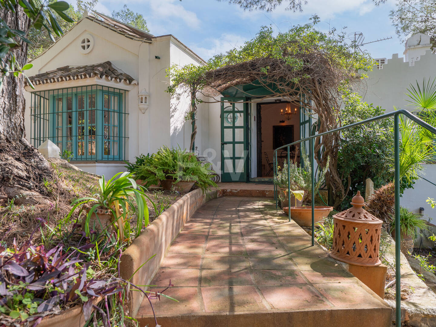 Andalusian Style Villa with Panoramic Sea Views and Private Pool in La Montua