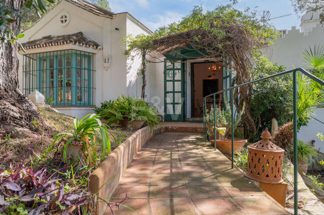 Andalusian Style Villa with Panoramic Sea Views and Private Pool in La Montua