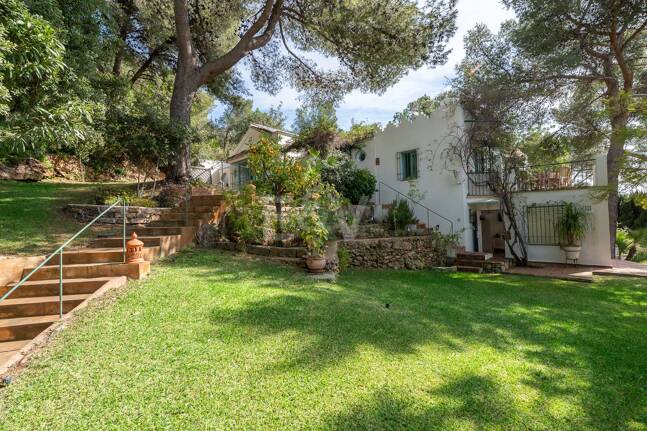 Andalusian Style Villa with Panoramic Sea Views and Private Pool in La Montua