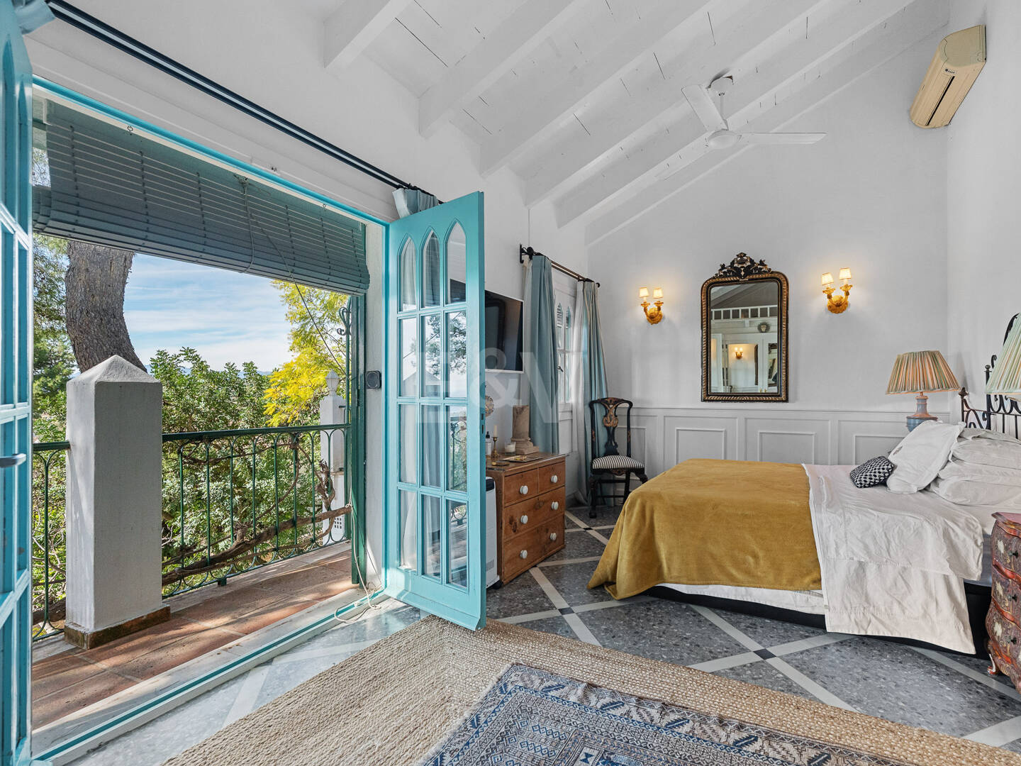 Andalusian Style Villa with Panoramic Sea Views and Private Pool in La Montua