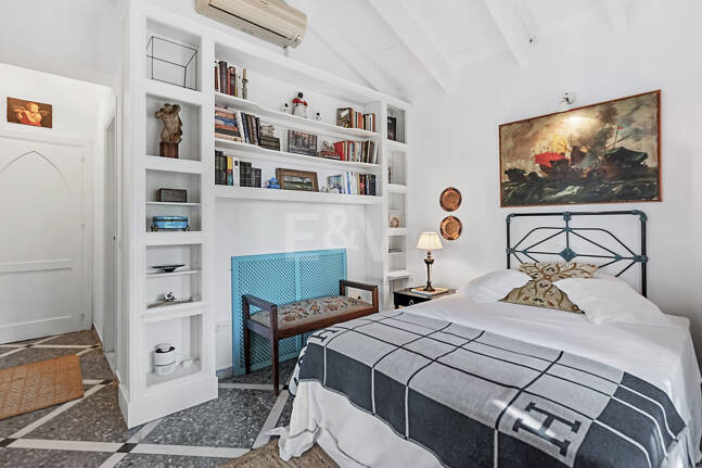 Andalusian Style Villa with Panoramic Sea Views and Private Pool in La Montua