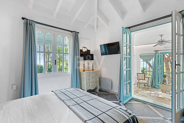 Andalusian Style Villa with Panoramic Sea Views and Private Pool in La Montua