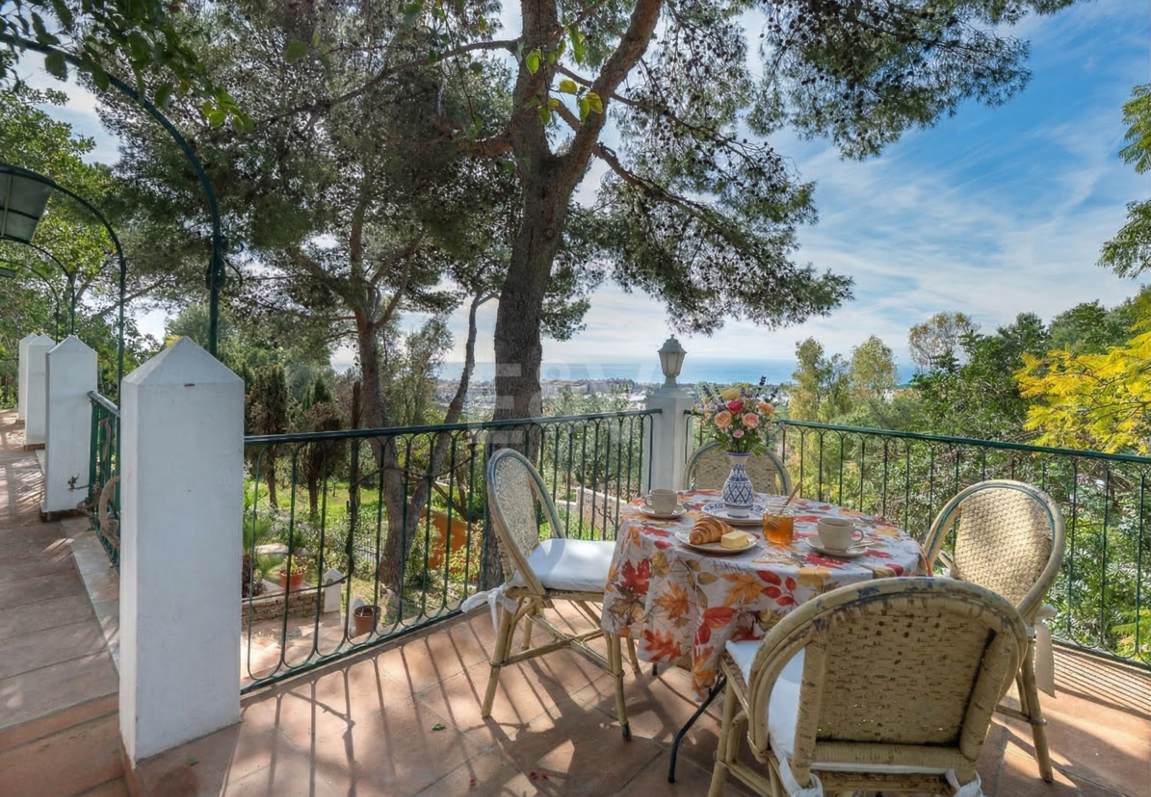 Andalusian Style Villa with Panoramic Sea Views and Private Pool in La Montua