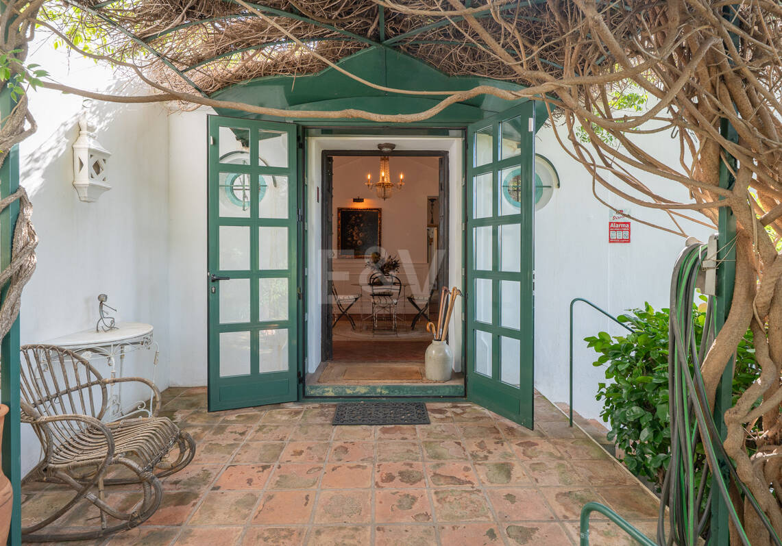 Andalusisch-stilvolle Villa mit Panoramablick auf das Meer und privatem Pool in La Montua