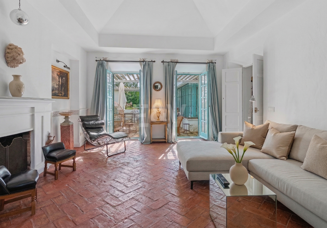 Andalusisch-stilvolle Villa mit Panoramablick auf das Meer und privatem Pool in La Montua
