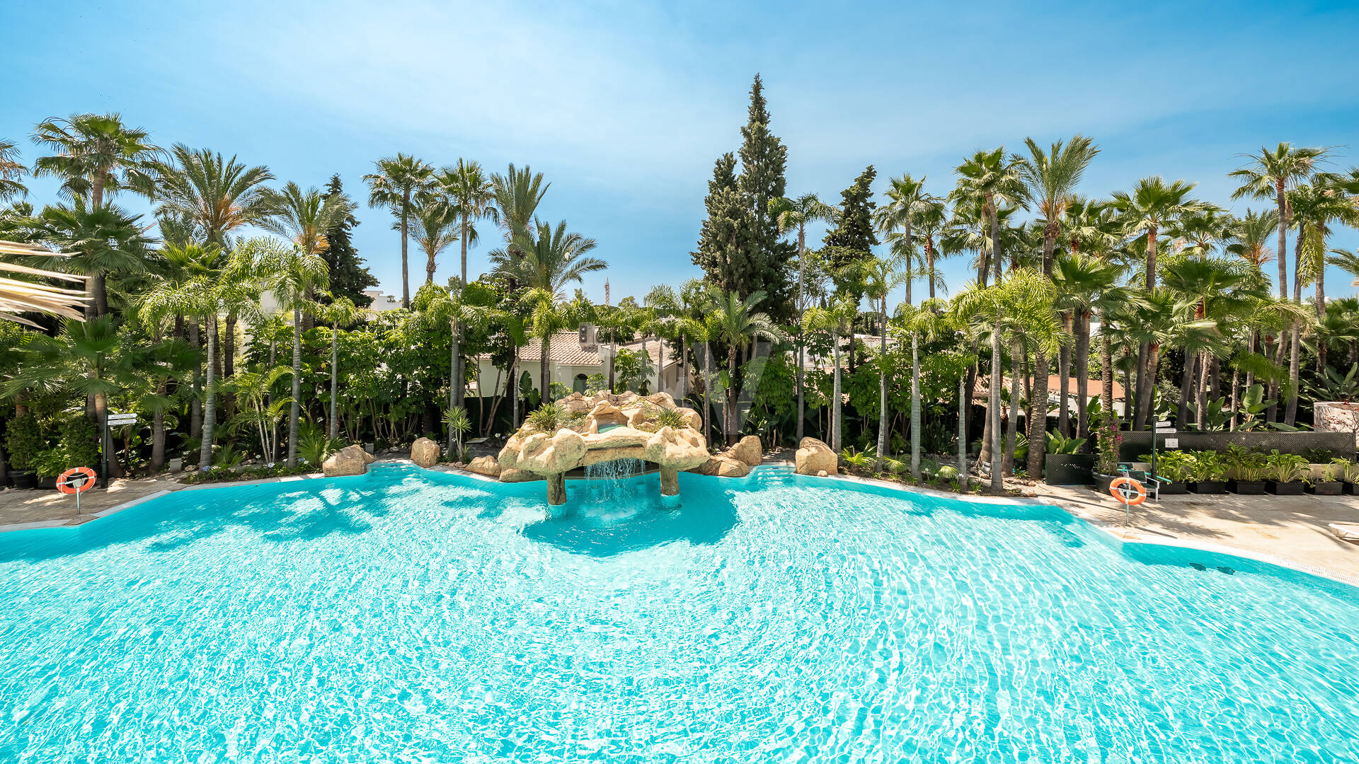 Beachside South-Facing Apartment with Large Terrace on the Golden Mile
