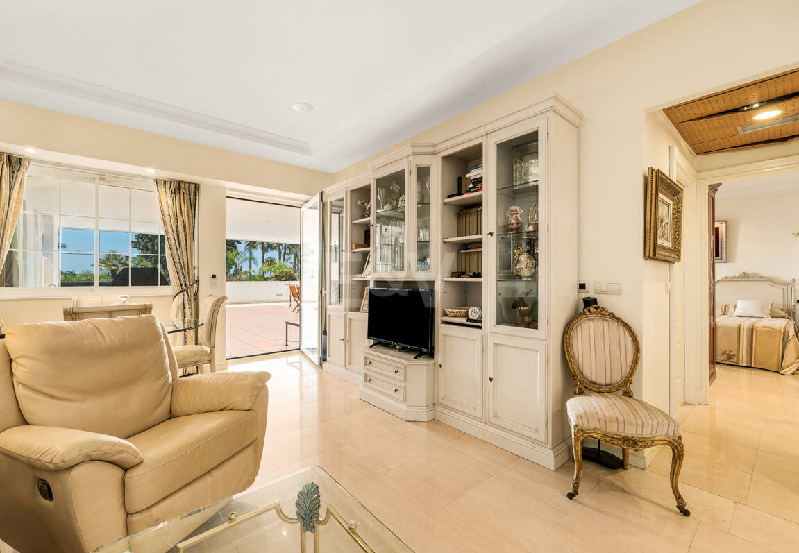 Beachside South-Facing Apartment with Large Terrace on the Golden Mile