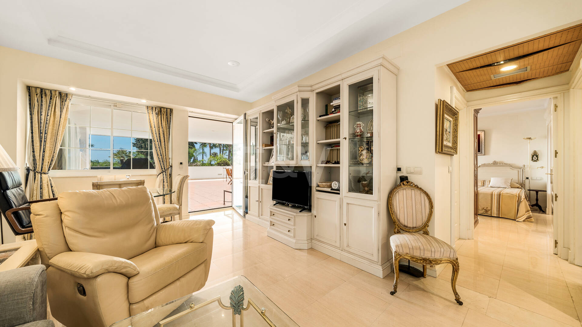 Beachside South-Facing Apartment with Large Terrace on the Golden Mile