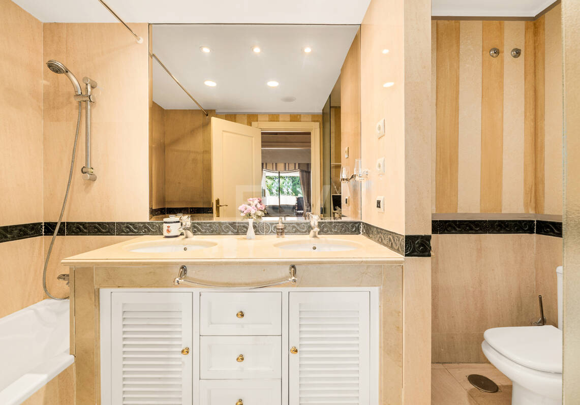 Inversión junto a la playa - Apartamento privado con gestión hotelera de alquiler en la Milla de Oro