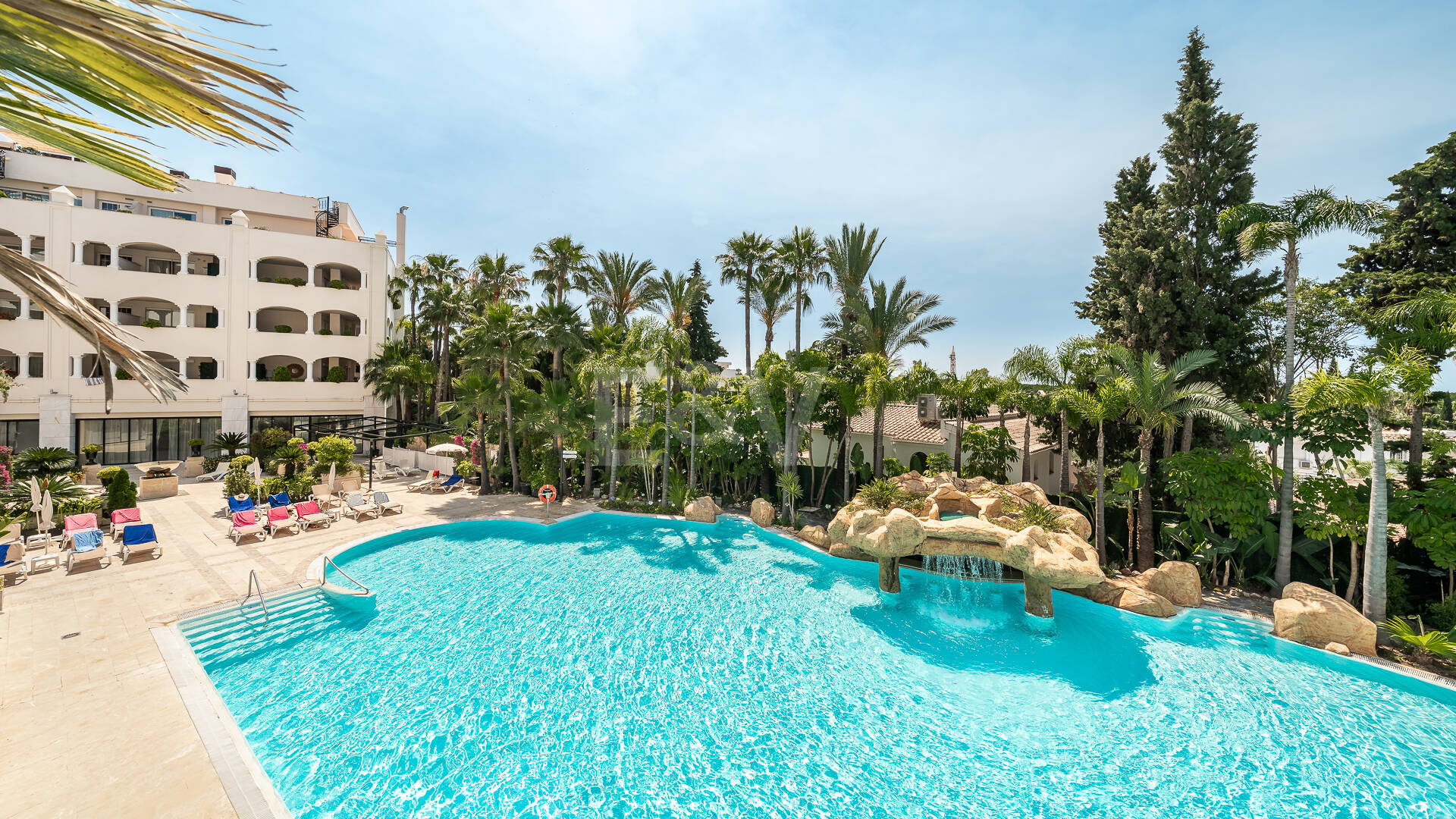 Beachside South-Facing Apartment with Large Terrace on the Golden Mile