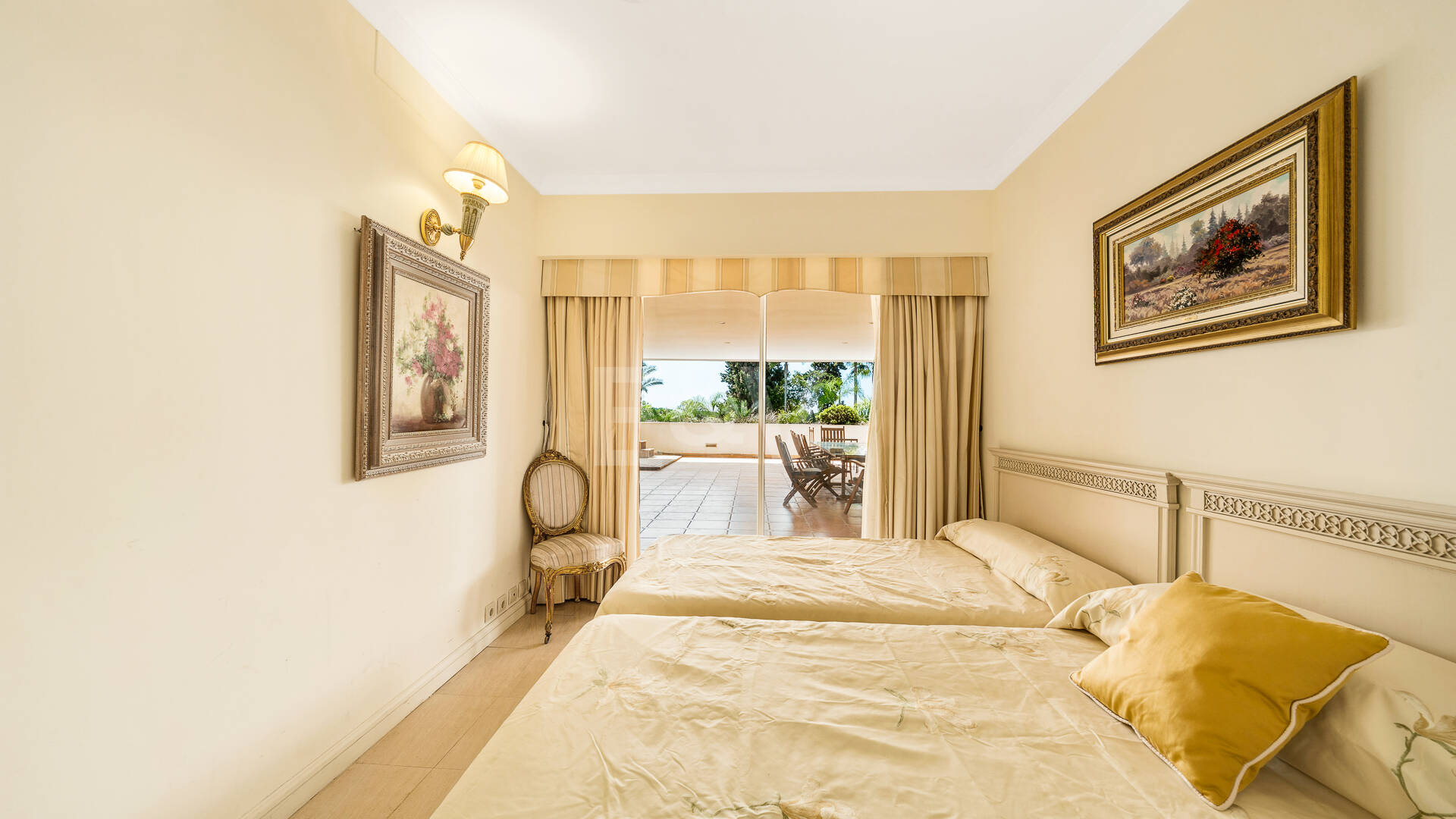 Beachside South-Facing Apartment with Large Terrace on the Golden Mile
