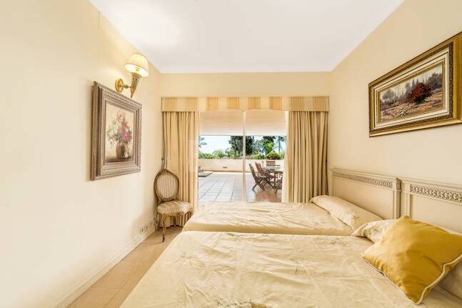Beachside South-Facing Apartment with Large Terrace on the Golden Mile