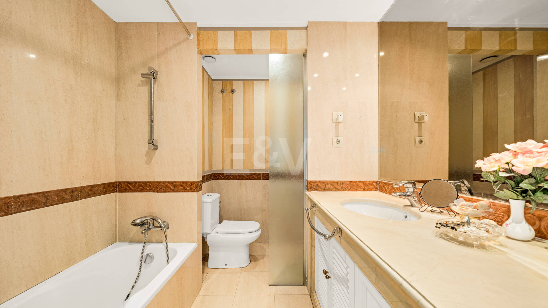 Beachside South-Facing Apartment with Large Terrace on the Golden Mile