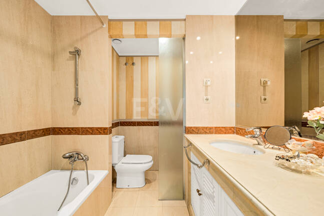 Beachside South-Facing Apartment with Large Terrace on the Golden Mile
