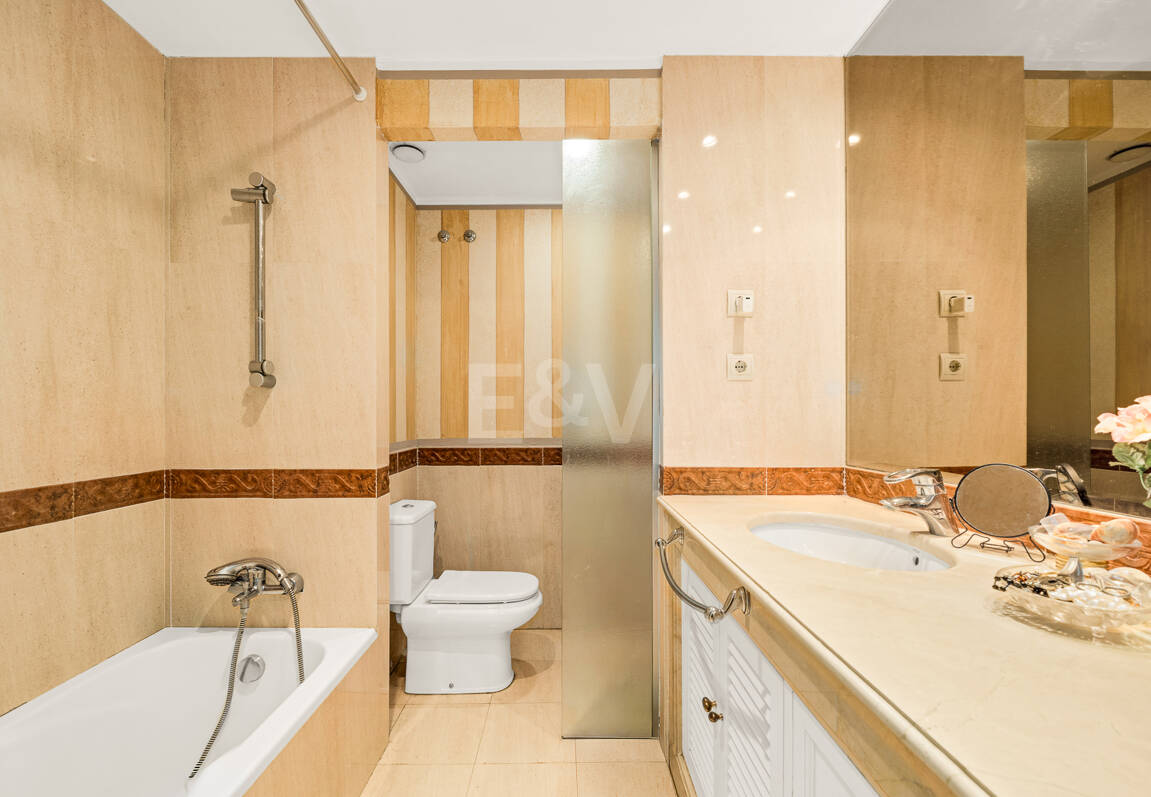 Beachside South-Facing Apartment with Large Terrace on the Golden Mile