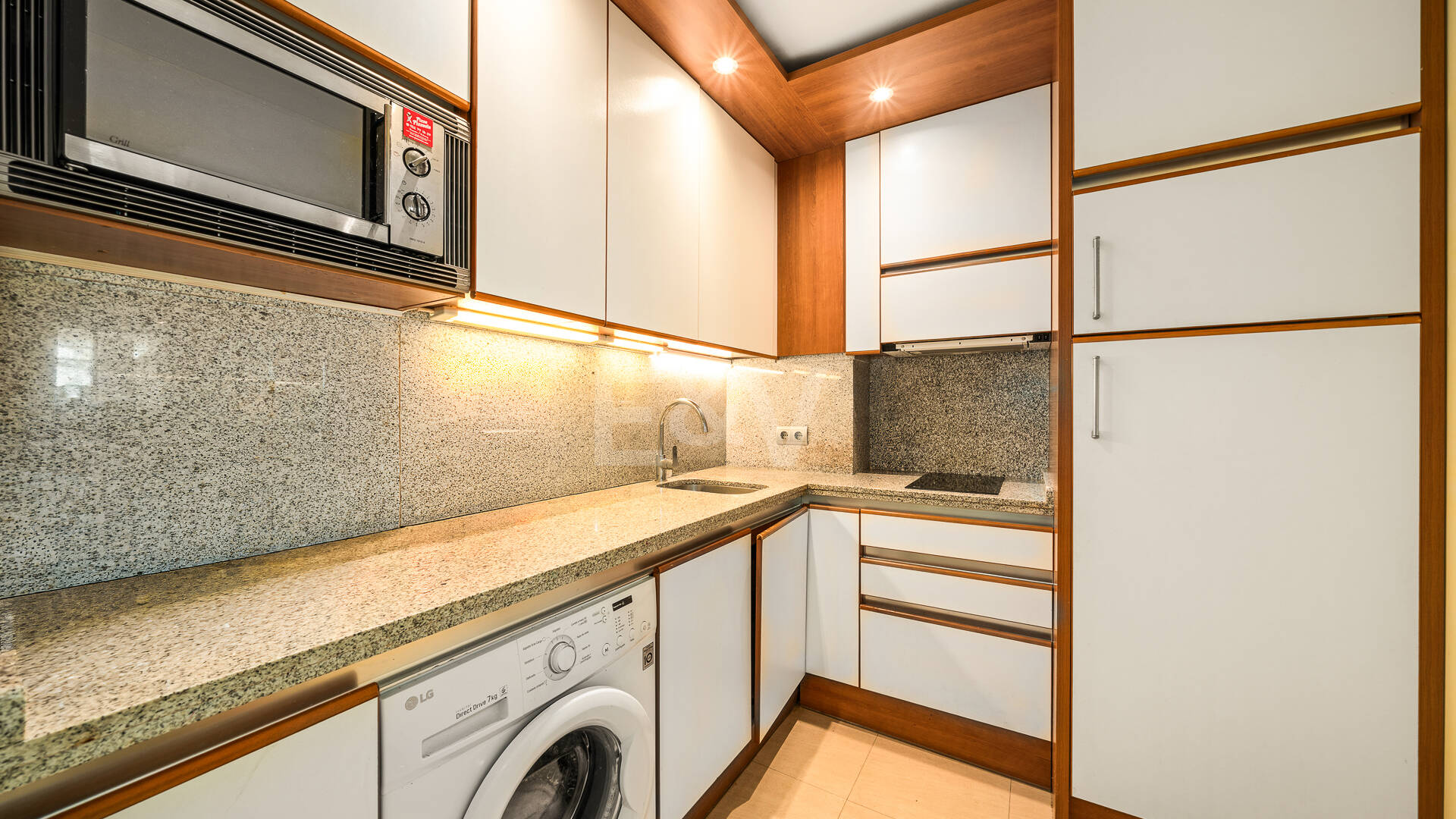 Beachside South-Facing Apartment with Large Terrace on the Golden Mile