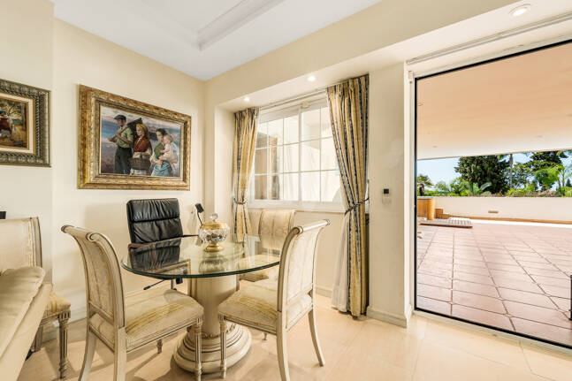 Beachside South-Facing Apartment with Large Terrace on the Golden Mile