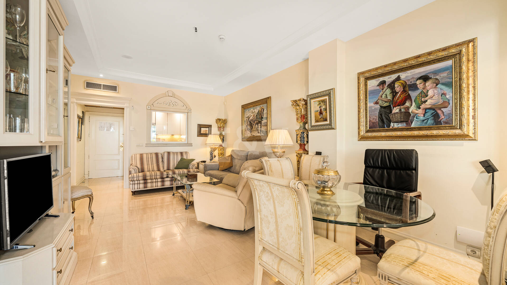 Beachside South-Facing Apartment with Large Terrace on the Golden Mile