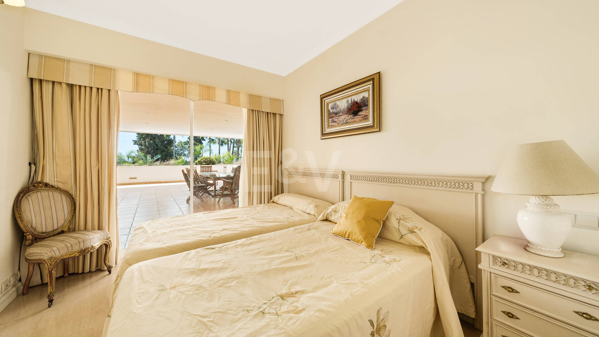 Beachside South-Facing Apartment with Large Terrace on the Golden Mile