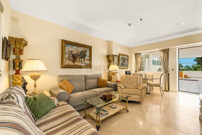 Beachside South-Facing Apartment with Large Terrace on the Golden Mile