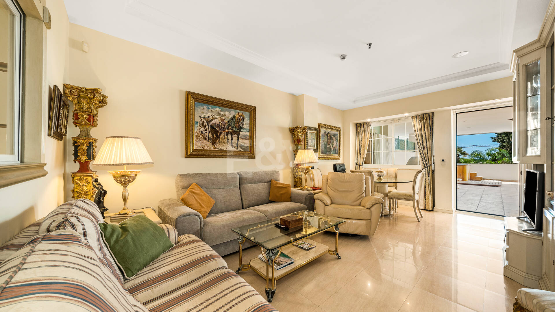 Beachside South-Facing Apartment with Large Terrace on the Golden Mile