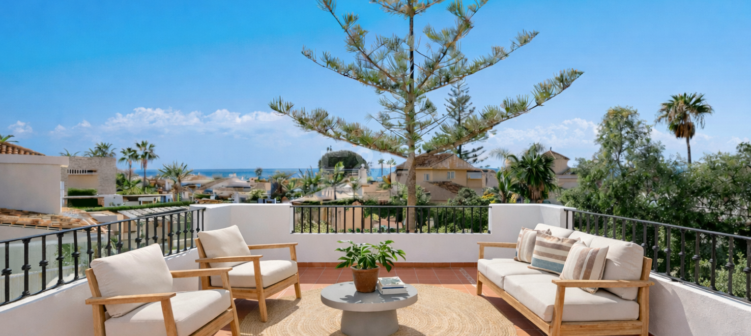 Beachside Villa with Guest Apartment in Las Chapas Beach, Marbella East