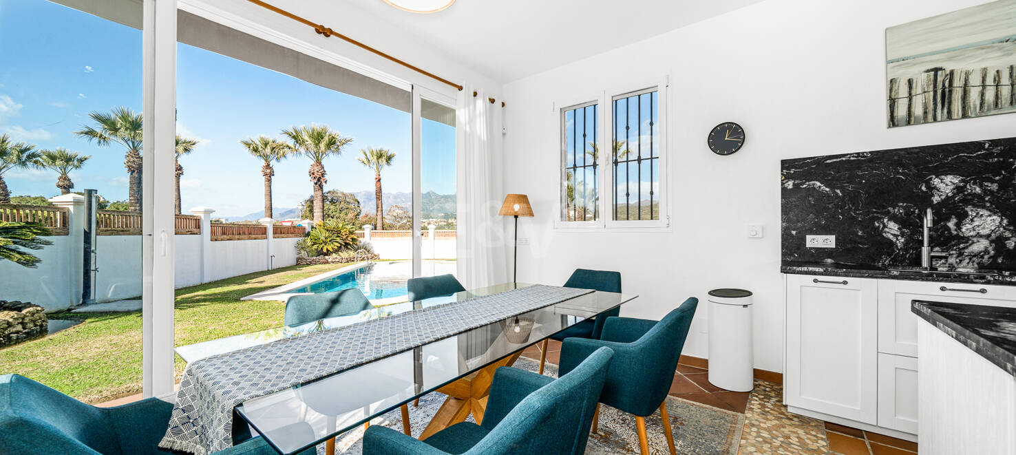 Beachside Villa with Guest Apartment in Las Chapas Beach, Marbella East