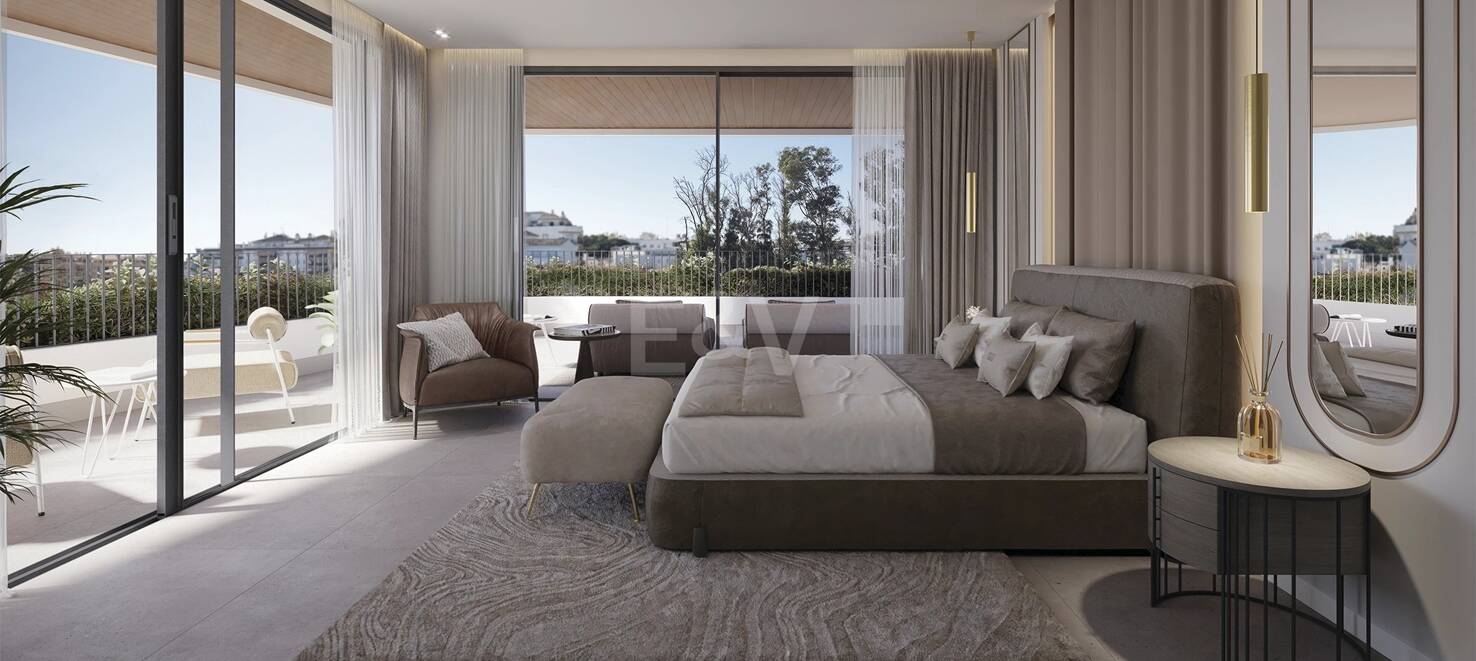 Five Star Living Minutes from the Beach and the City Centre