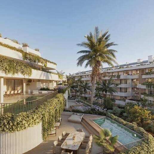 Five Star Living Minutes from the Beach and the City Centre