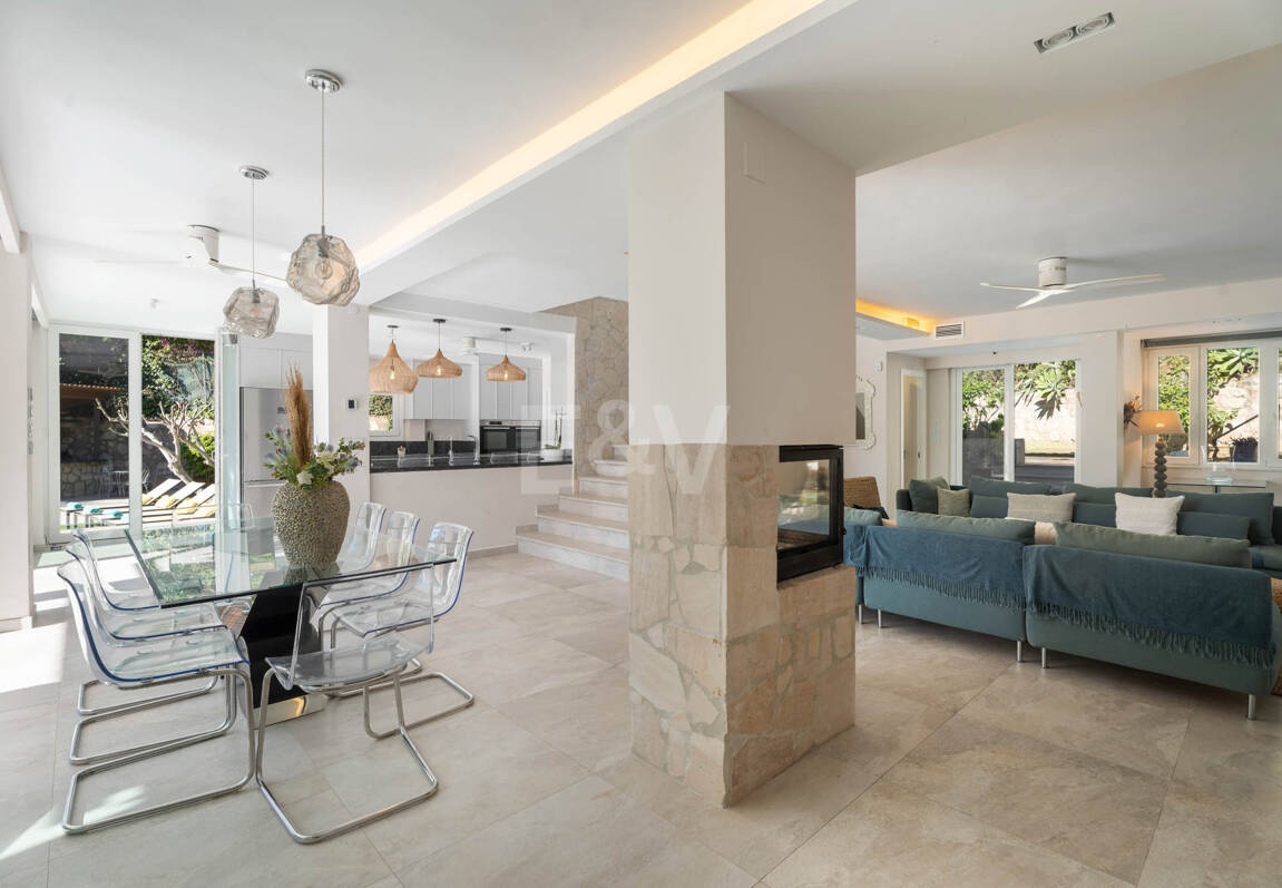 Villa familiale contemporaine avec style de vie méditerranéen