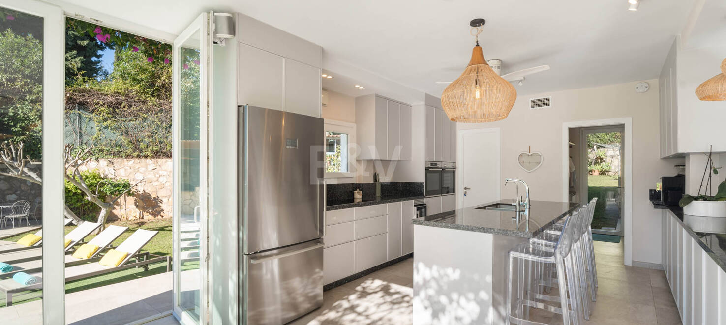 Moderne Familienvilla mit mediterranem Lebensstil