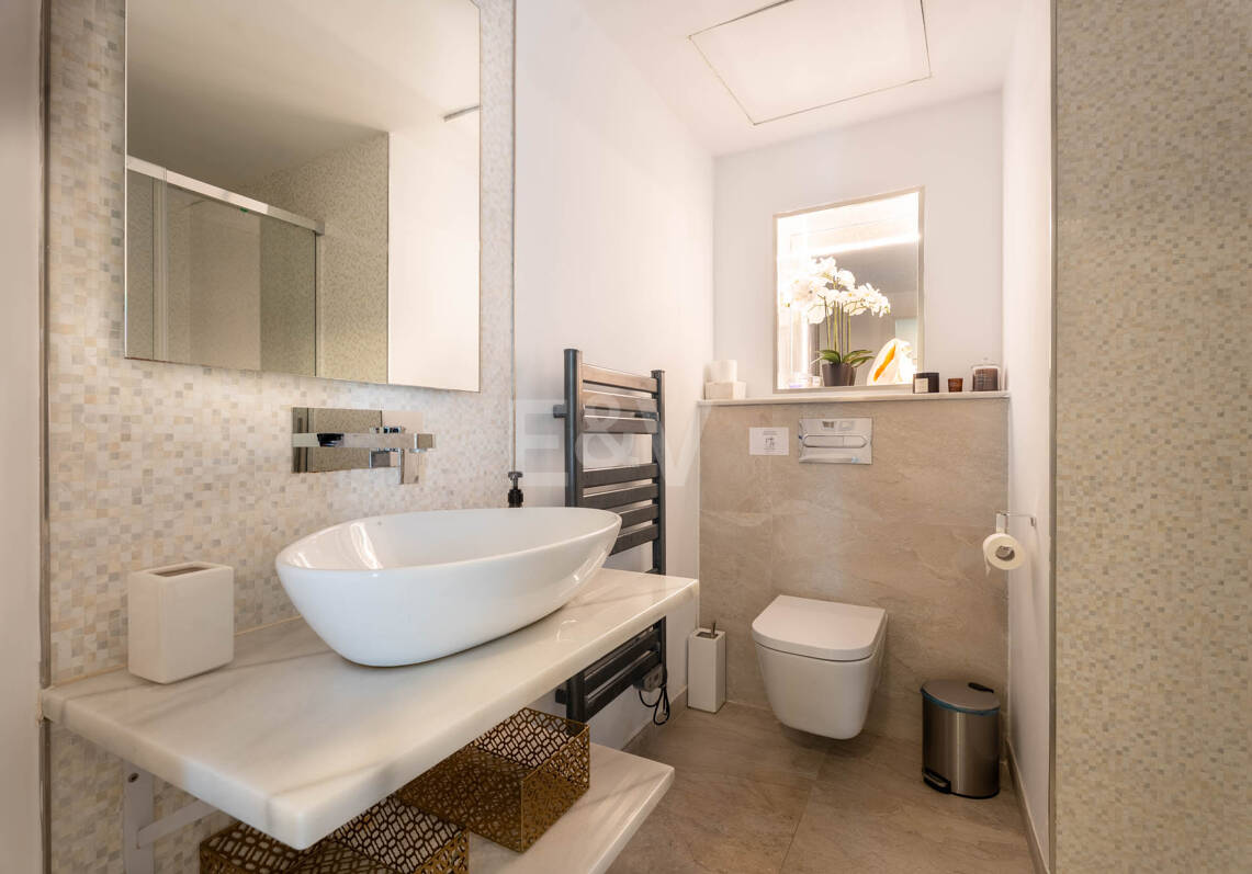 Villa familiale contemporaine avec style de vie méditerranéen