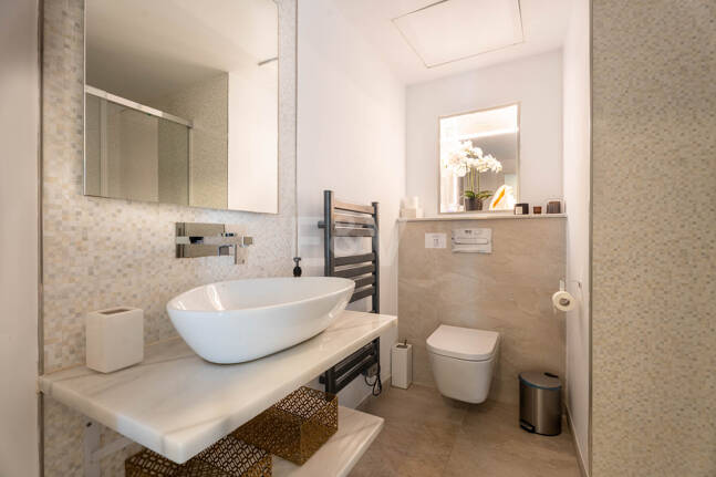 Villa familiale contemporaine avec style de vie méditerranéen