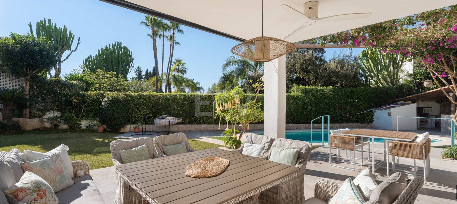 Moderne Familienvilla mit mediterranem Lebensstil