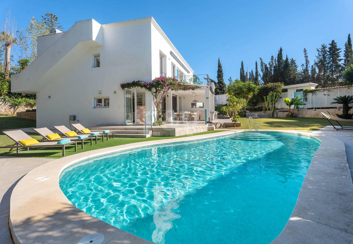 Villa familiale contemporaine avec style de vie méditerranéen