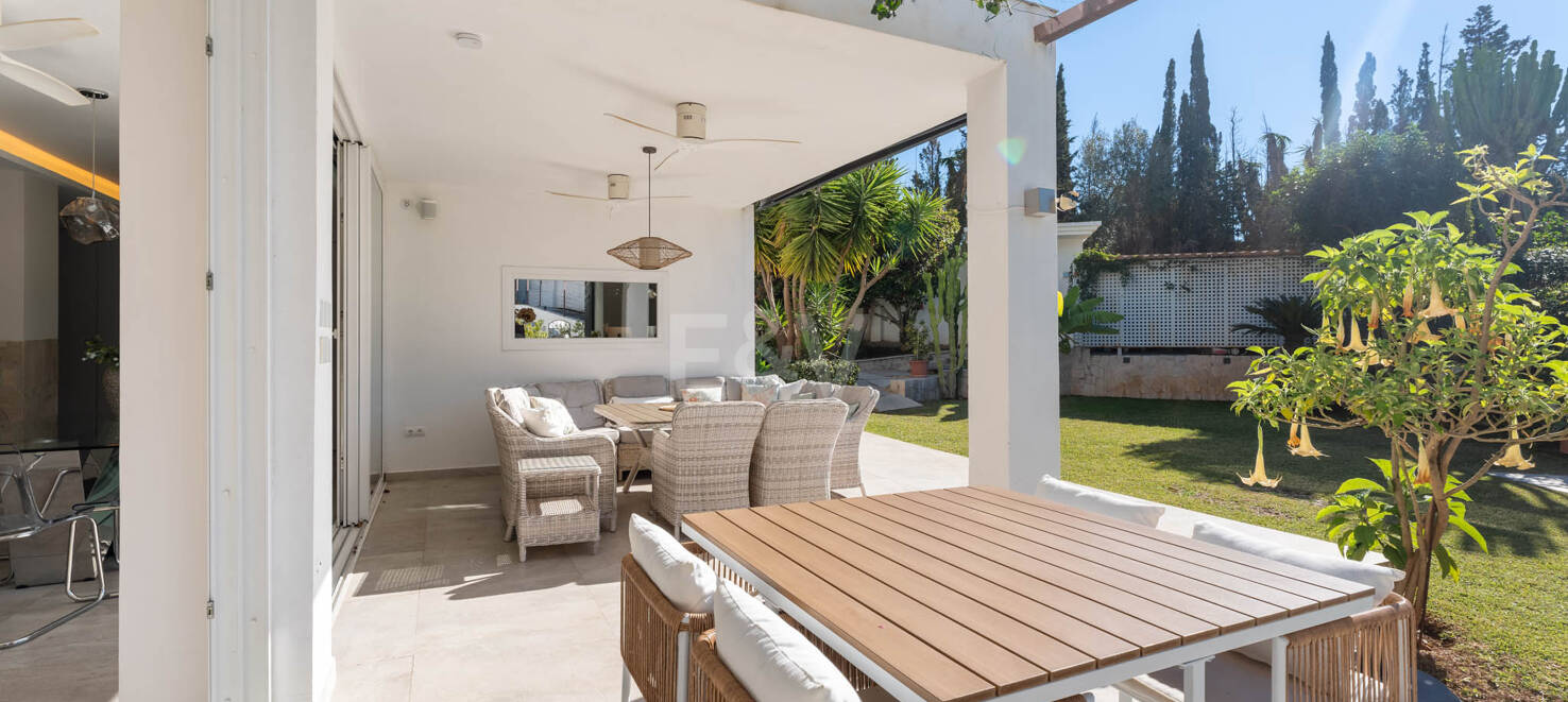 Moderne Familienvilla mit mediterranem Lebensstil