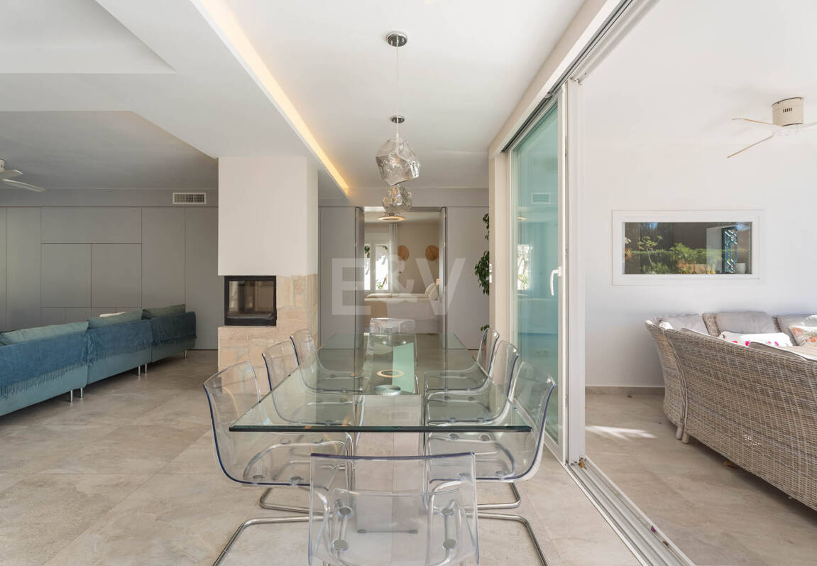 Villa familiale contemporaine avec style de vie méditerranéen