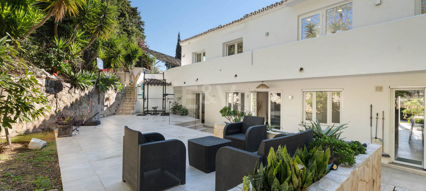 Moderne Familienvilla mit mediterranem Lebensstil