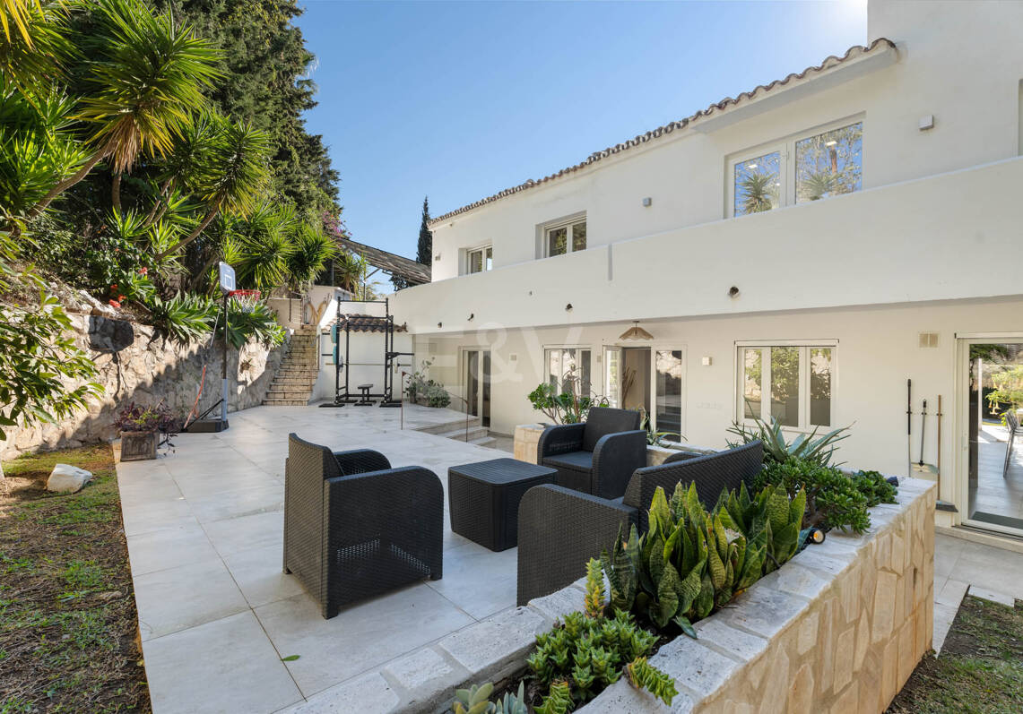 Villa familiale contemporaine avec style de vie méditerranéen