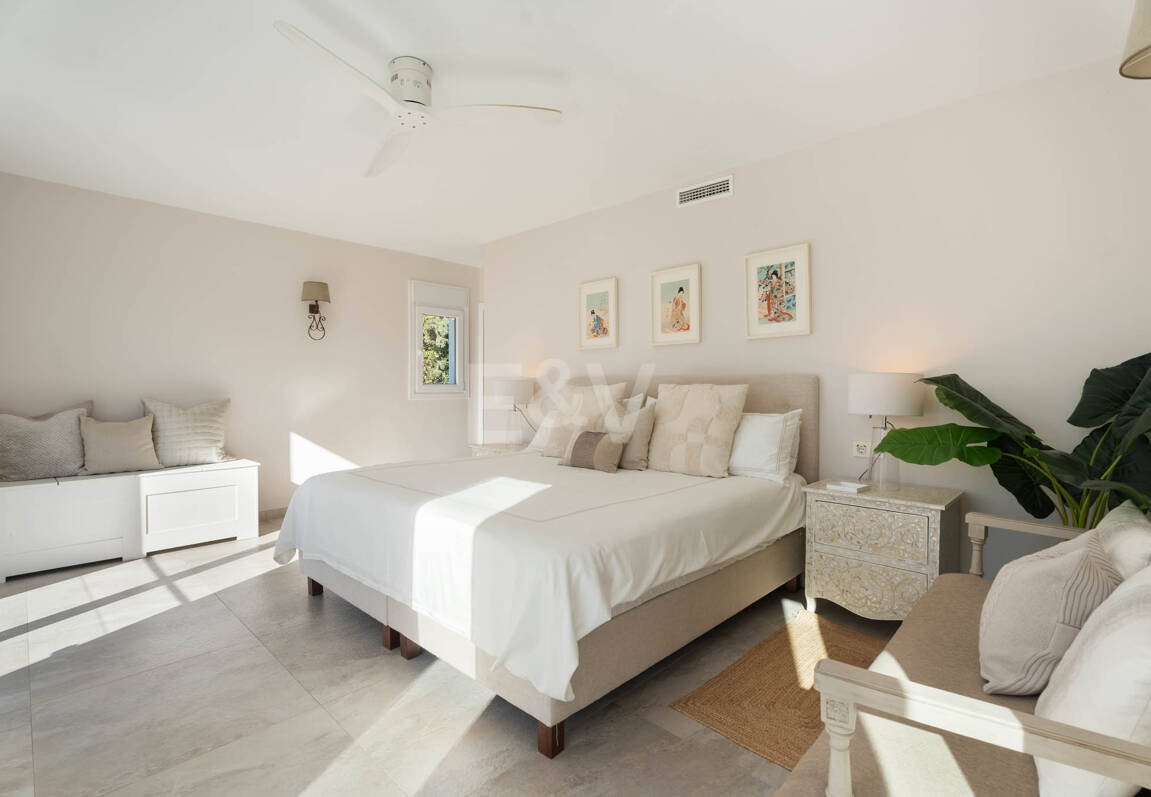 Villa familiale contemporaine avec style de vie méditerranéen